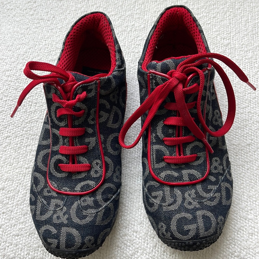 Woman’s shoes-sneakers